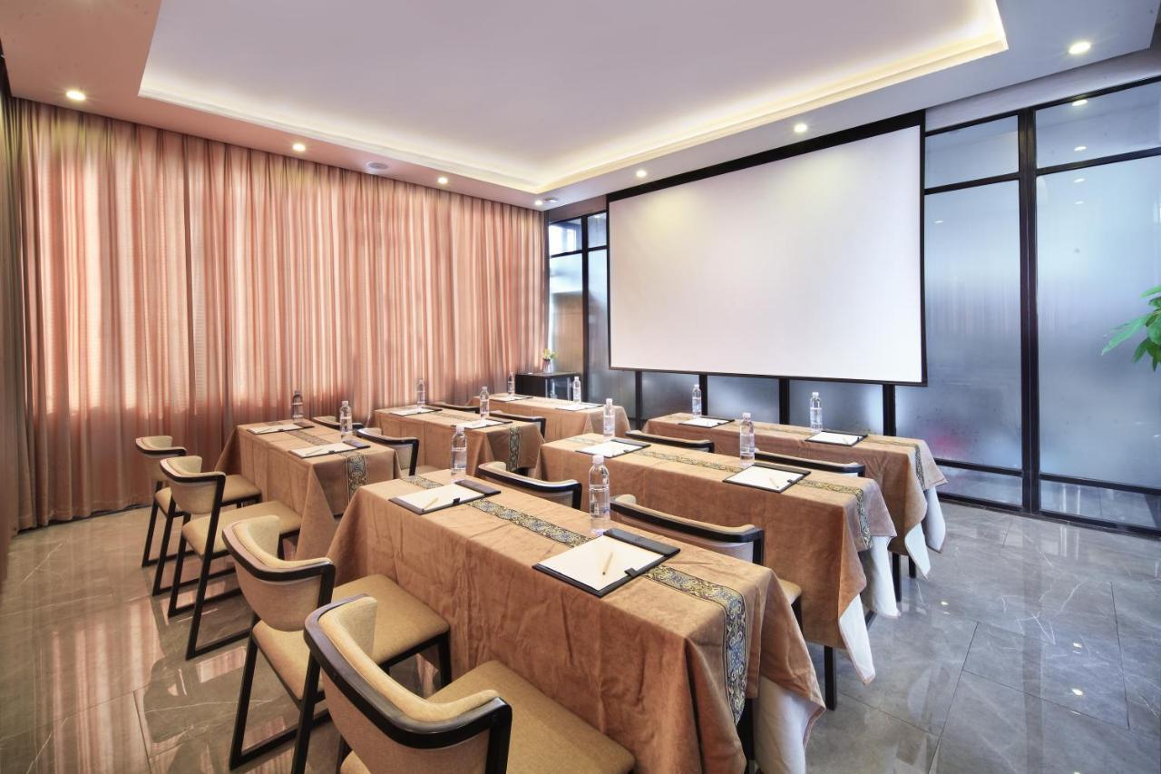 Wing Hotel Guilin - Central Square Exterior photo