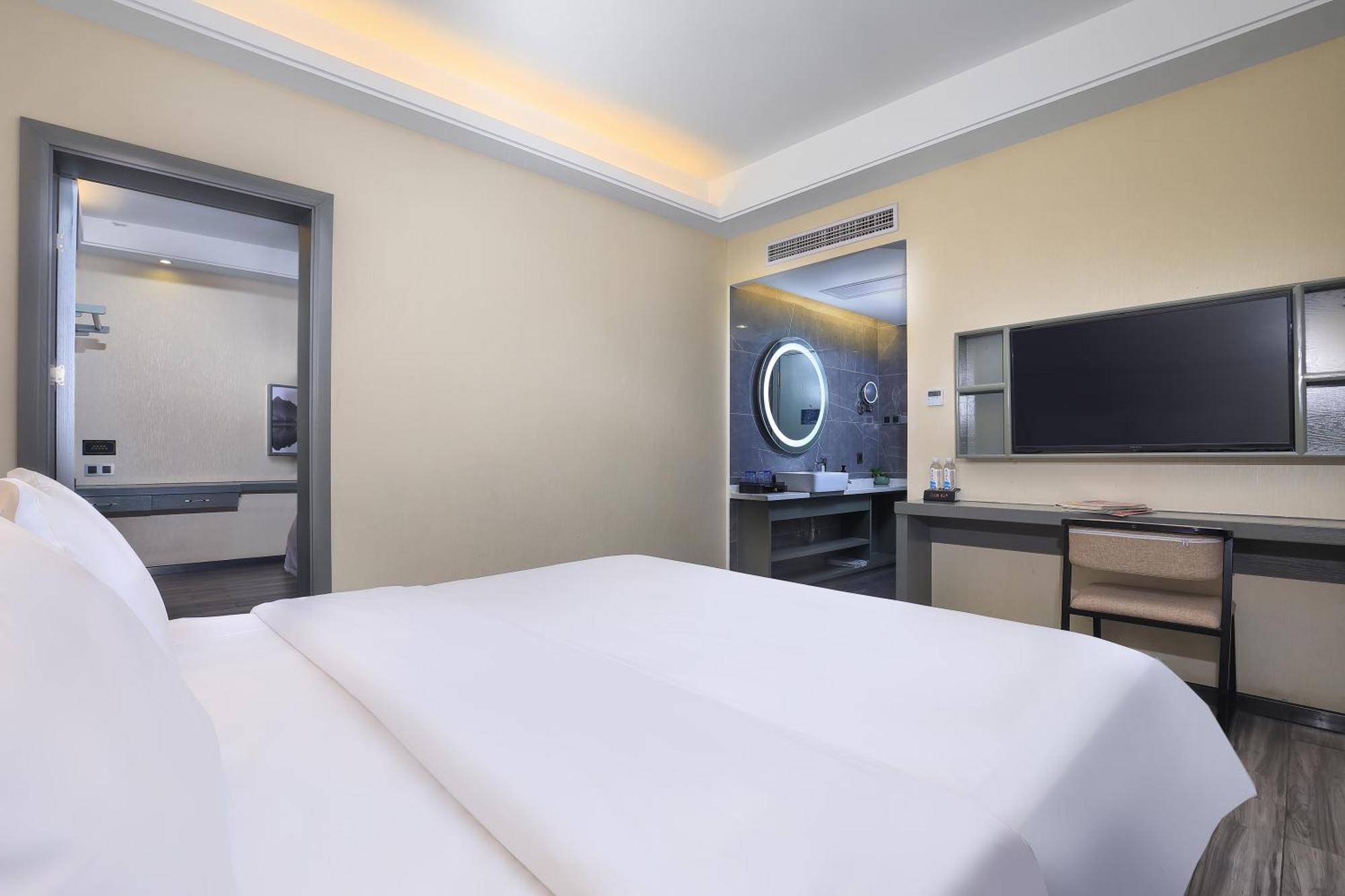 Wing Hotel Guilin - Central Square Room photo
