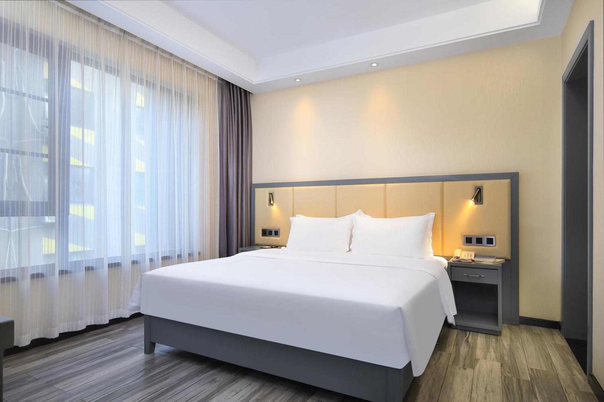 Wing Hotel Guilin - Central Square Room photo