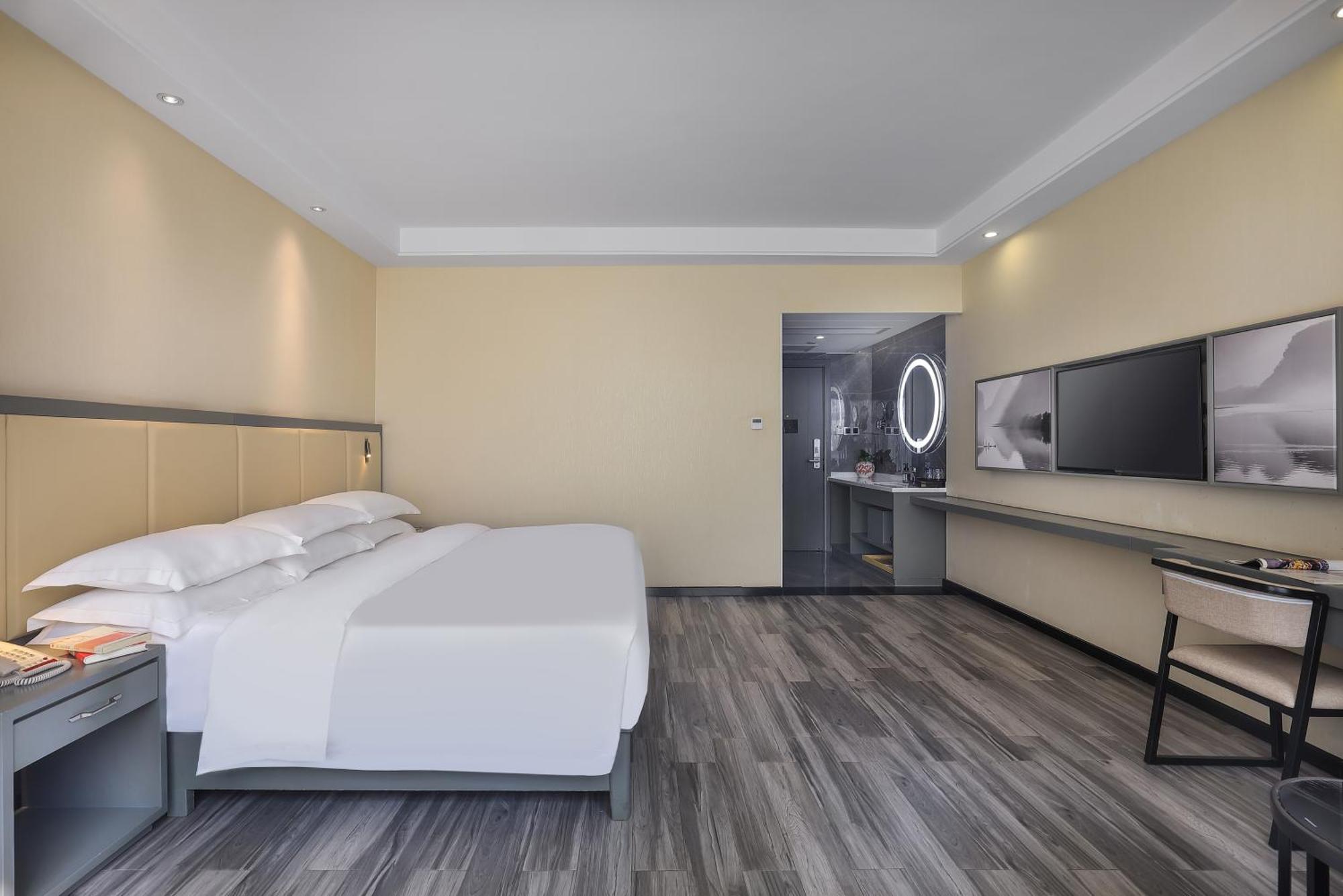 Wing Hotel Guilin - Central Square Room photo
