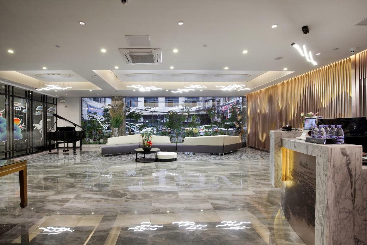 Wing Hotel Guilin - Central Square Exterior photo